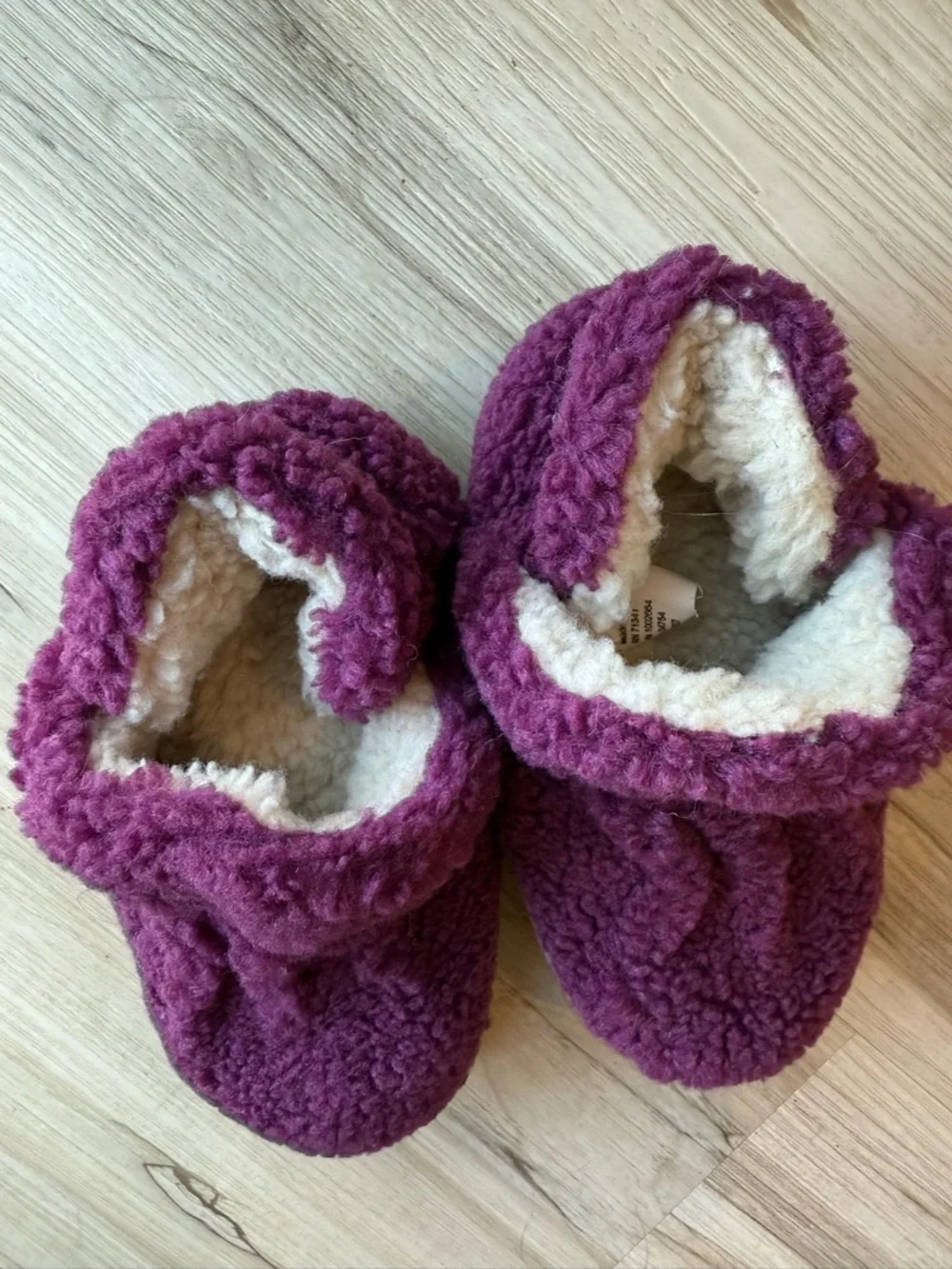 LL Bean Kids Plush Slip-On Slippers in Purple 10-11